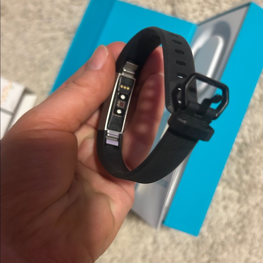 Fitbit Alta Watch - Picture 5 of 5